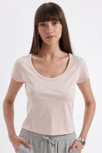 تيشيرت نص كم سامبل قصة عادية برقبة مستديرة