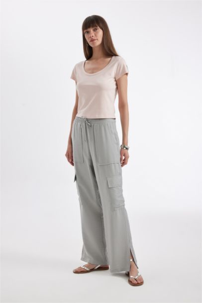 تيشيرت نص كم سامبل قصة عادية برقبة مستديرة