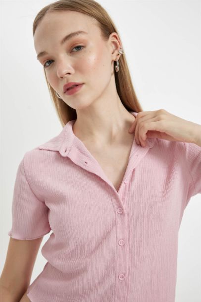 Fitted Wrinkled Short Sleeve Shirt