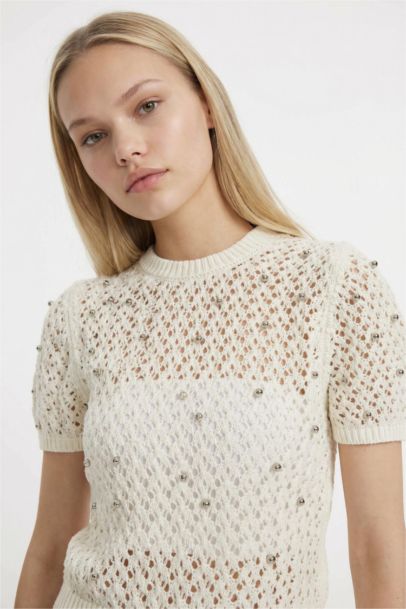 بلوزة مخرمة نص ردن قصة عادية بياخة مستديرة