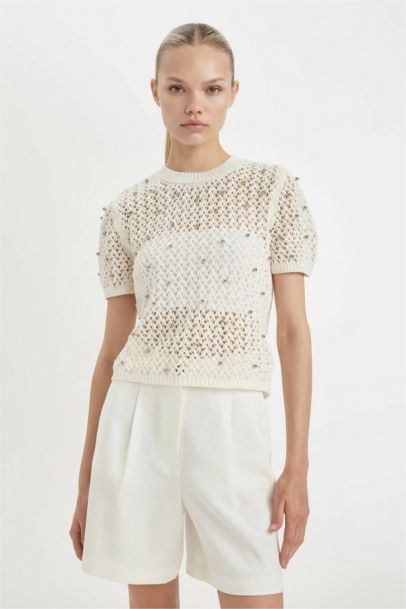 بلوزة مخرمة نص ردن قصة عادية بياخة مستديرة