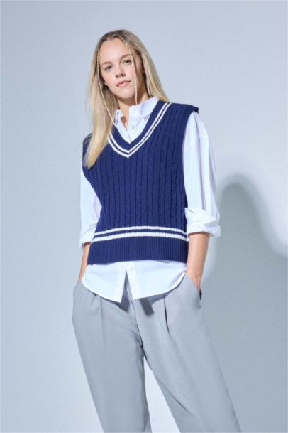 Regular Fit V-Neck Knit Pullover
