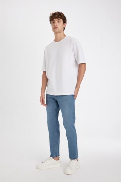 Джинсы Slim Tapered Fit приталенного кроя со средней талией