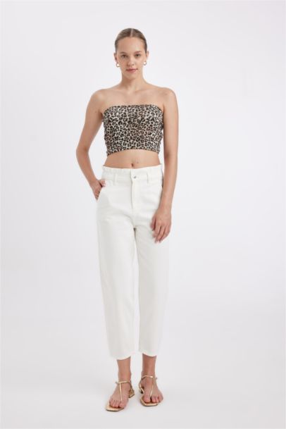 بنطلون جينز ابيض بيبرباج برجل عادية وخصر عالي