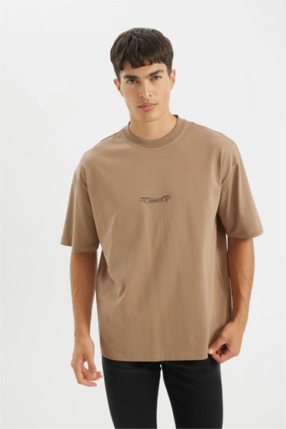 تيشيرت نص ردن اوفر سايز بطبعة من الخلف