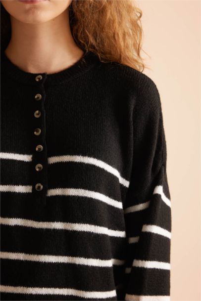 Oversize Geniş Kalıp Düğmeli Yaka Triko Kazak