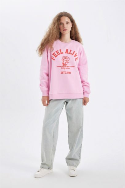 Свитшот оверсайз с круглым вырезом и принтом