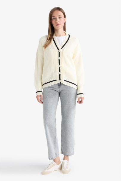 Cardigan en tricot à col en V à coupe régulière