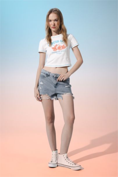 Fitted Printed Ribbon Crop T-Shirt