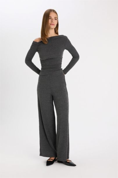 Pantalon large en tissu froncé