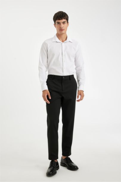 قميص ابيض مودرن فيت برقبة بولو من قماش كرنكيل