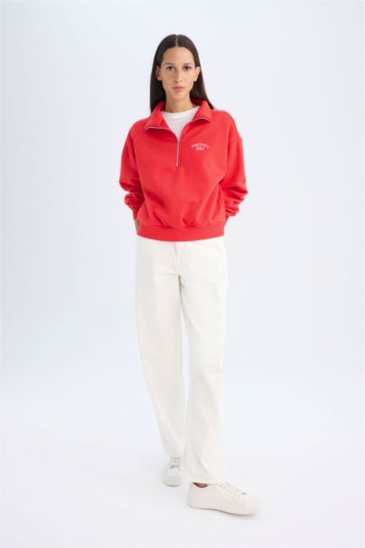 سويت شيرت ثقيل بطبعة شعار قصة عادية بنصف سحاب