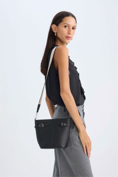 Kadın Tokalı Suni Deri Çapraz Çanta