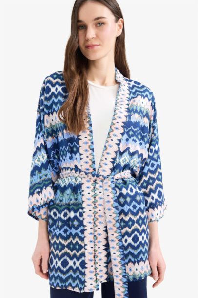 Кимоно свободного кроя с поясом и узором