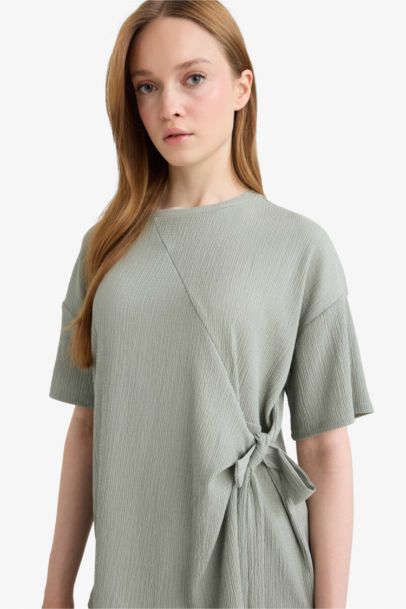 تيشيرت نص كم عادي قصة مريحة برقبة مستديرة