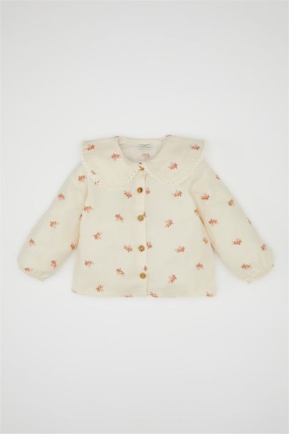 قميص بنقشة الزهور من التويل قصة عادية برقبة كبيرة