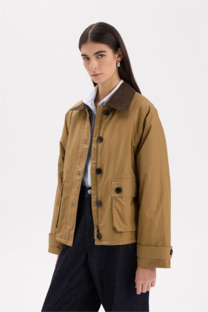 Regular Fit Kontrast Yakalı Düğmeli Cepli Apoletli Pamuklu Mevsimlik Ceket Mont