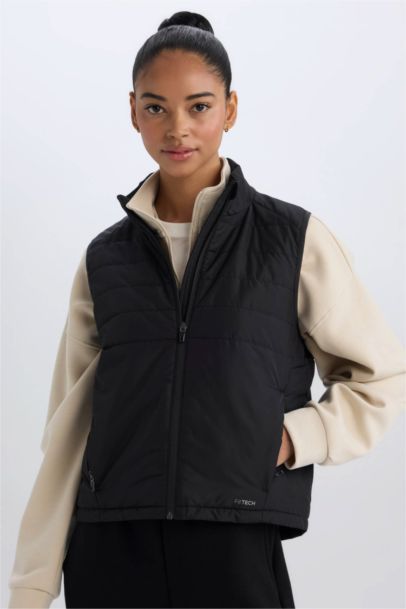 فيست رياضي وتر بروف قصة عادية بجيب من DeFactoFit