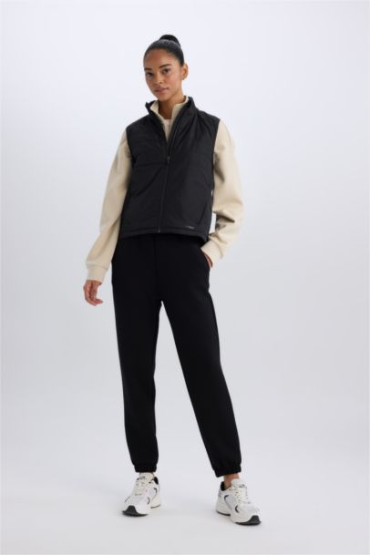 فيست رياضي وتر بروف قصة عادية بجيب من DeFactoFit