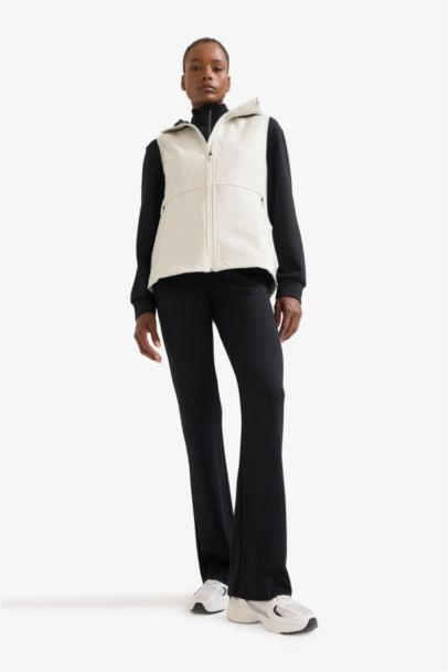 فيست رياضي وتر بروف سوفتشيل سليم فيت بكابيشون من DeFactoFit