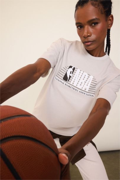 NBA Wordmark Oversize Geniş Kalıp Bisiklet Yaka Pike Kısa Kollu Tişört