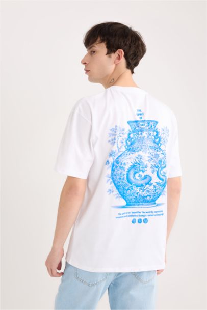 تيشيرت قطن أوفر سايز نص كم بياقة مستديرة بطبعة من الخلف