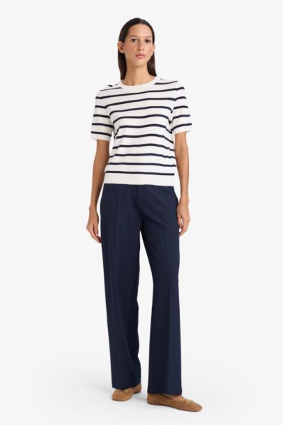 بلوز صوف مخطط قصة عادية بياخة مستديرة