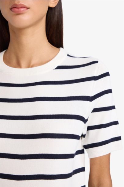 بلوز صوف مخطط قصة عادية بياخة مستديرة