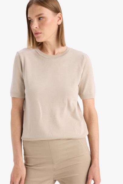 Pull en maille à manches courtes et col rond