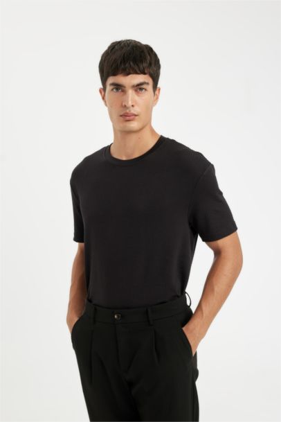 تي شيرت نص كم قصة عادية بياقة مستديرة