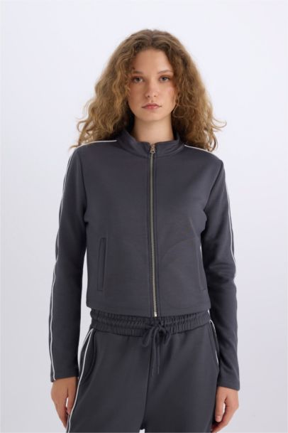 جاكيت تريكو مخصر بياخة عالية