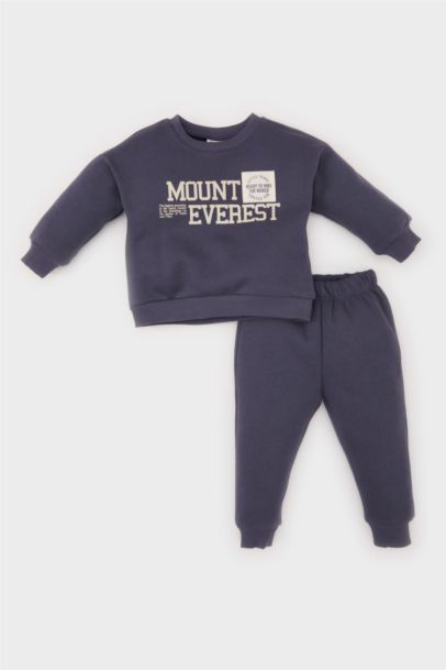 طقم بيبي اولادي سويت شيرت وسويت بانتس بطبعة شعار قصة عادية - قطعتين