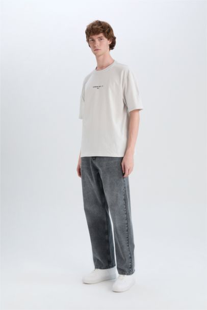 تيشيرت قطن نص كم أوفر سايز بطبعة من الخلف