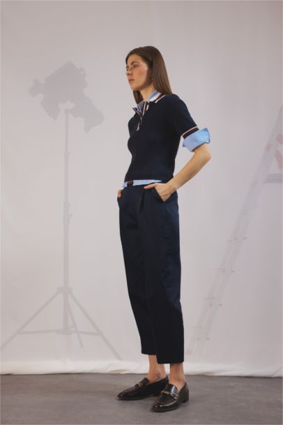 بنطرون قصير برجل ضيق وخصر عالي