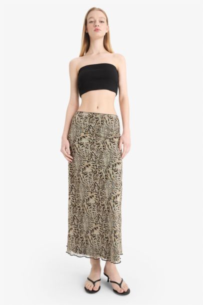 A Cut Patterned Regular Waist Cotton Lining Tulle Maxi Skirt