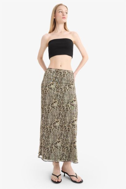 A Cut Patterned Regular Waist Cotton Lining Tulle Maxi Skirt
