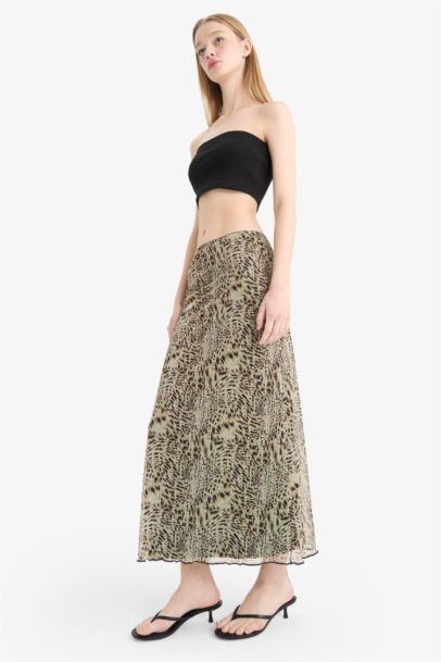 A Cut Patterned Regular Waist Cotton Lining Tulle Maxi Skirt