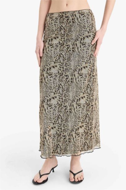 A Cut Patterned Regular Waist Cotton Lining Tulle Maxi Skirt