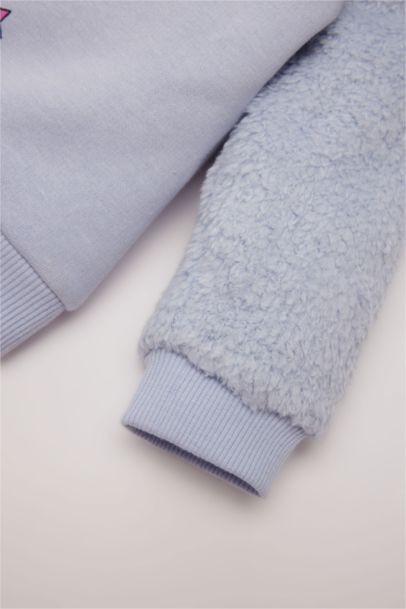 سويت شيرت بطبعة قصة عادية برقبة مستديرة للبيبي بنت