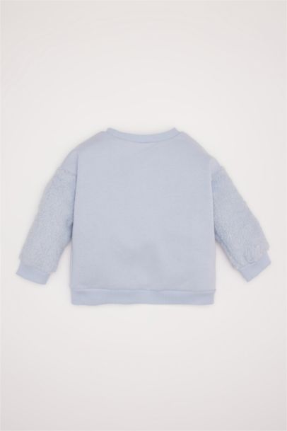 سويت شيرت بطبعة قصة عادية برقبة مستديرة للبيبي بنت