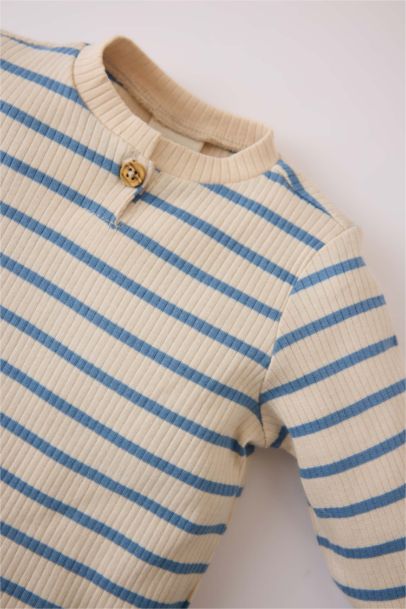 طقم بنات مخطط مضلع برقبة مستديرة من قطعتين