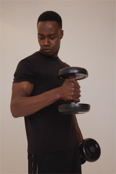 تيشيرت رياضي مطبوع قصة عادية بياخة مستديرة من DeFactoFit