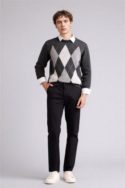 بنطلون برجل عادية