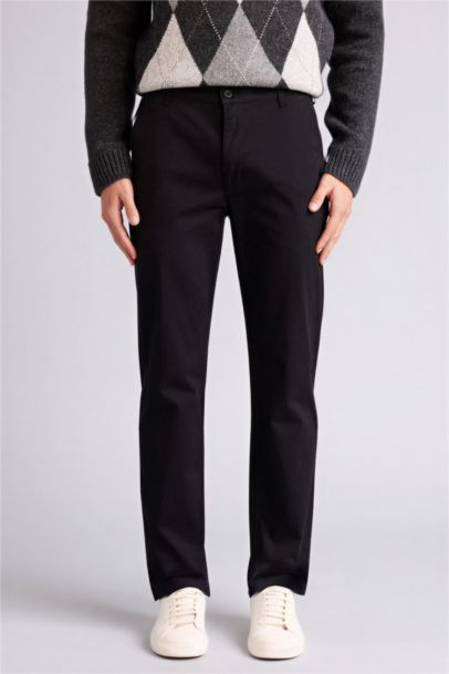 بنطلون برجل عادية