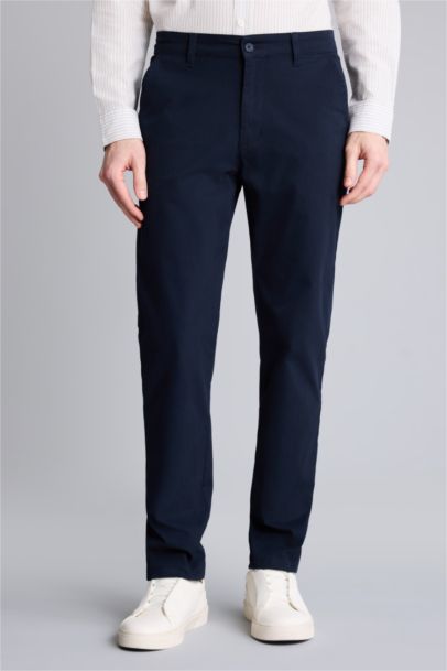 بنطلون برجل عادية