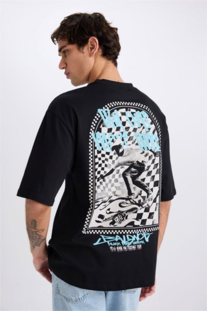 تيشيرت قطن نص كم قصة فضفاضة جيرسي بطبعة من الخلف