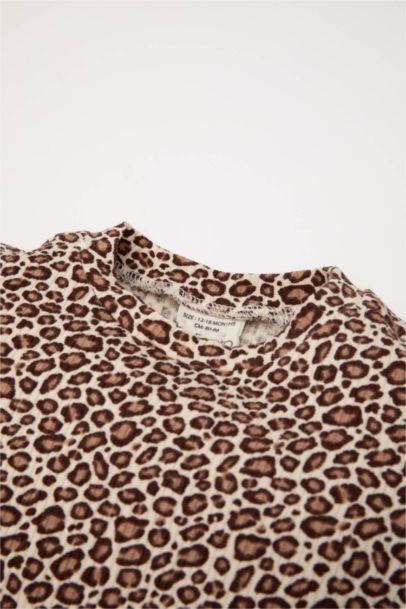 فستان جلد النمر مضلع برقبة مستديرة من قطعتين