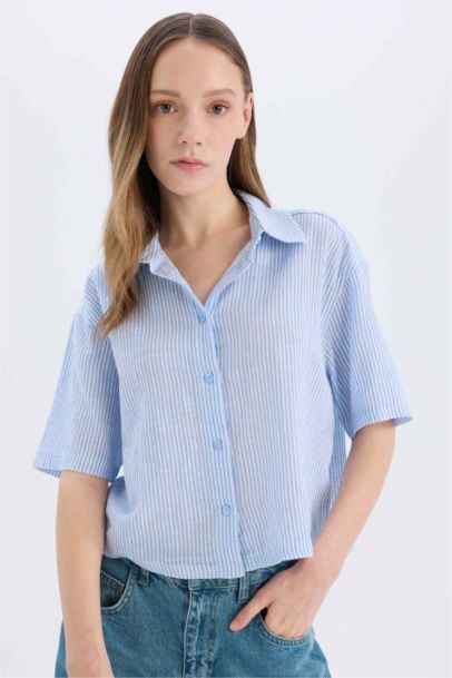 قميص نص كم اوفر سايز بمظهر كتاني