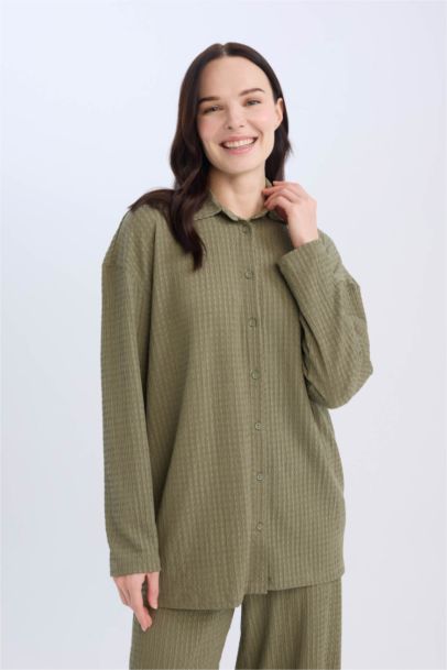 تيشيرت كم طويل القماش المنسوج قصة مريحة برقبة بولو