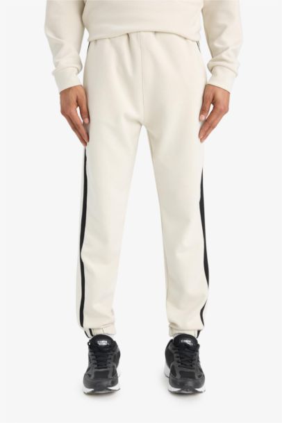 بنطلون بجامة رياضي جوجر قماش سكوبا قصة عادية من DeFactoFit